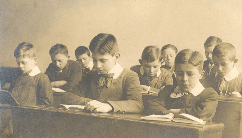1911 Hendricus in de schoolbanken