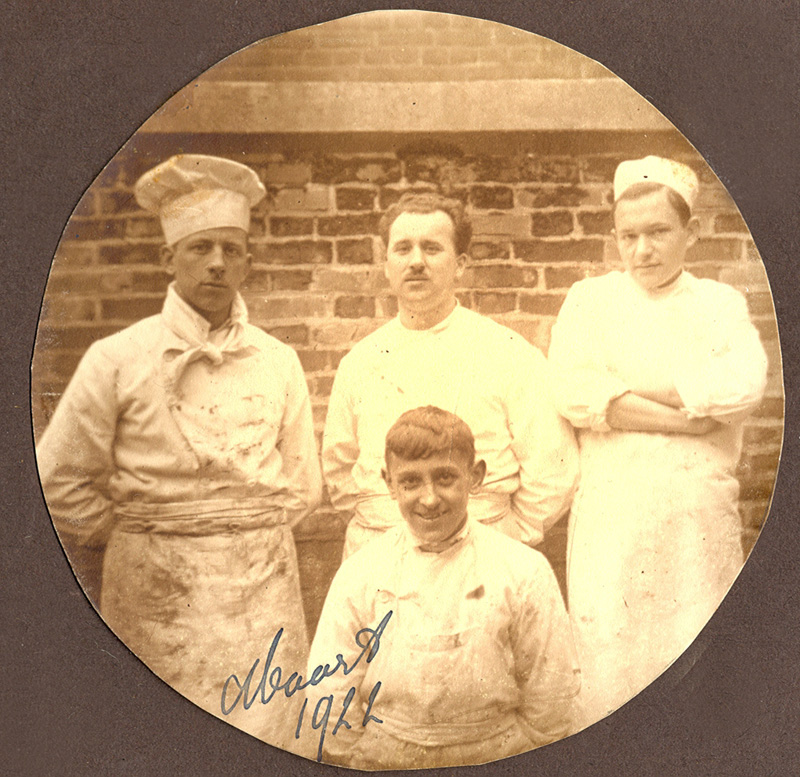 1922 maart Bakker Verheugen met drie knechten