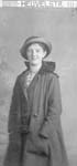 1917 Onbekende dame met jas aan