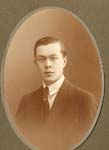 1920 Onbekende man met lornette